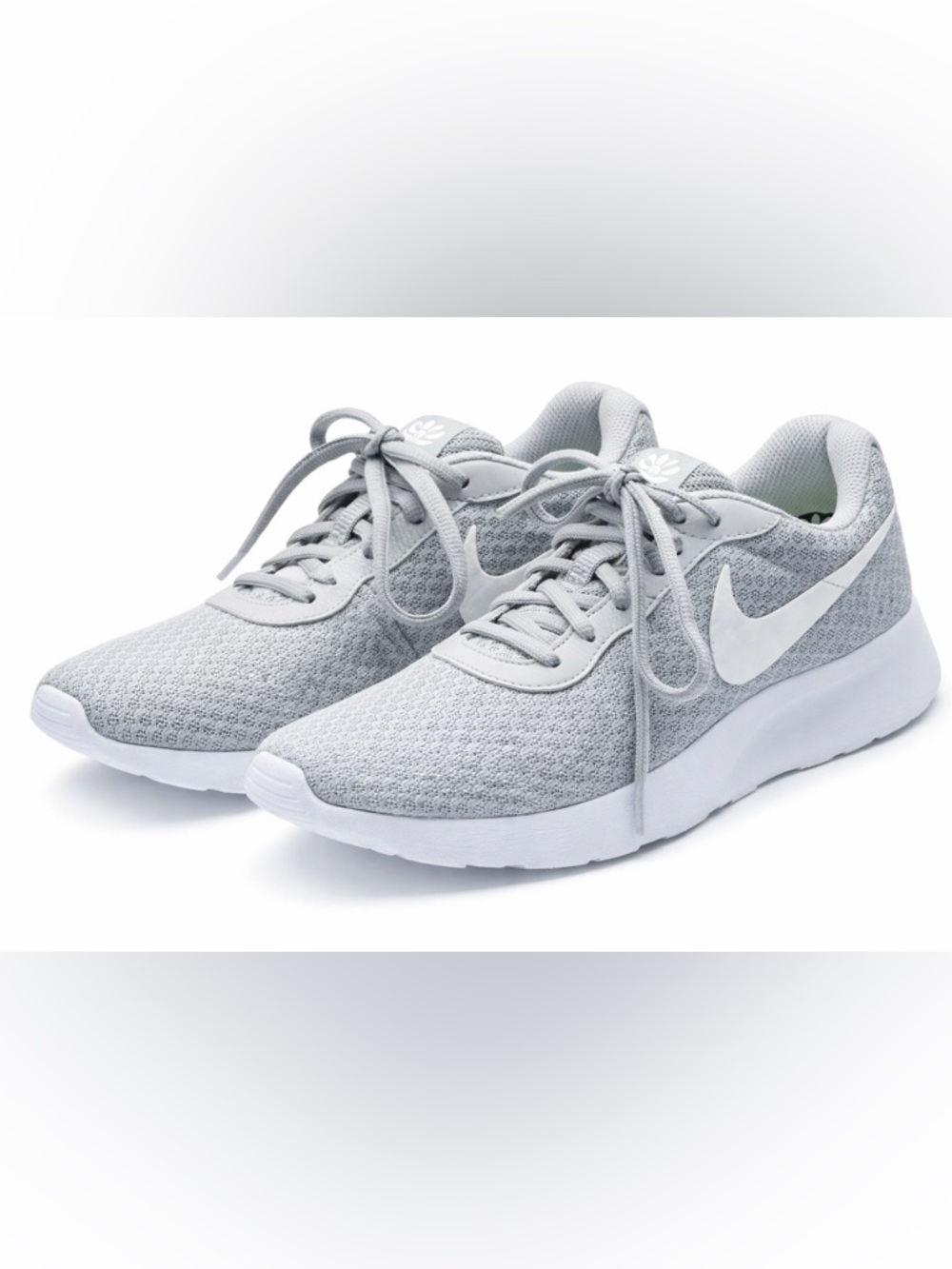 Nike Tanjun Gray Sneakers Women’s 8.5 Lightweight Running Shoes - Picture 2 of 8